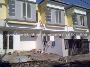 jendela swing aluminium rumah darmo surabaya
