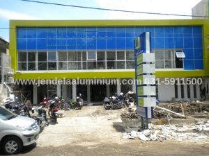 Jendela aluminium dan partisi kaca RSIA Kendangsari Surabaya
