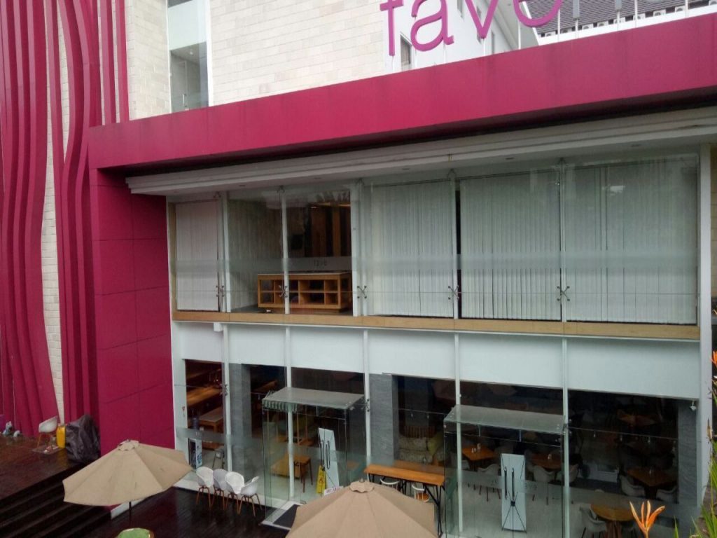 Jasa pasang kaca spider fitting tempered Hotel Fave