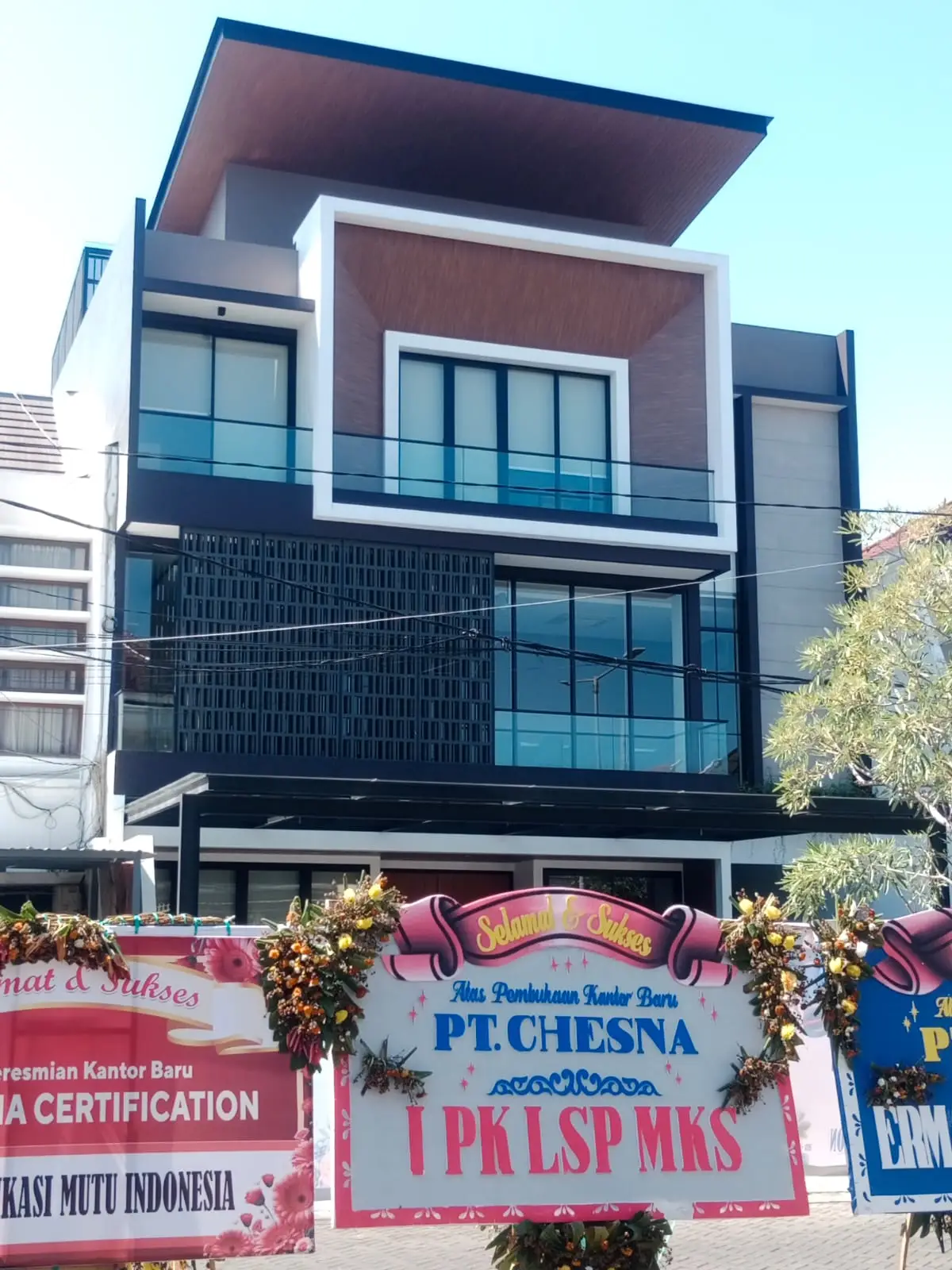 Jendela Aluminium Kaca Tempered Surabaya Timur Pakuwon City Pakuwon Indah Citraland Surabaya Barat