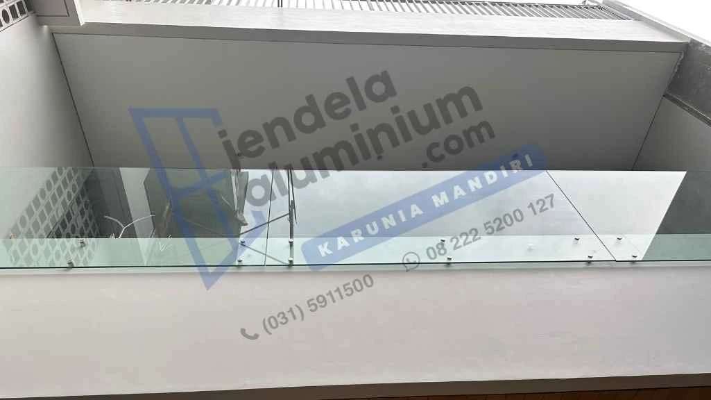 Jasa pasang railing kaca tempered balkon stainless di Bukit Golf, Citraland, Surabaya