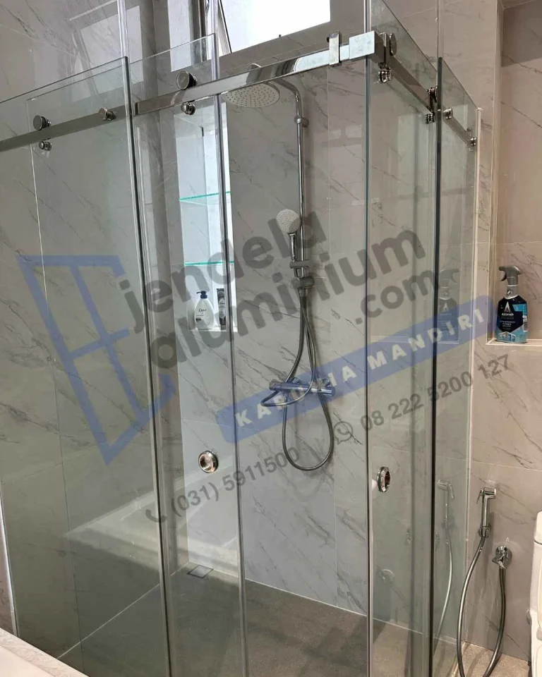 Jasa pasang shower box kaca tempered sliding 2 daun di Bukit Golf, Citraland, Surabaya
